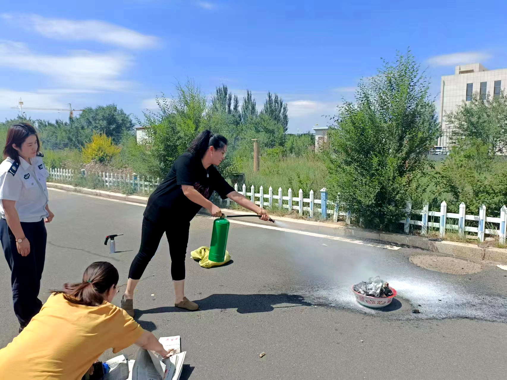 呼和浩特分中心为四子王旗档案史志馆开展夏季防火宣传暨疏散灭火演练 呼和浩特分中心为四子王旗档案史志馆开展夏季防火宣传暨疏散灭火演练